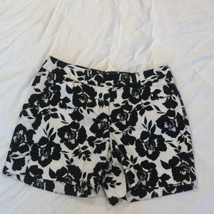 Floral black and white 5 inch short